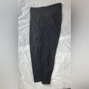 Old Navy Active Black Go-Dry Capri Leggings Size M
